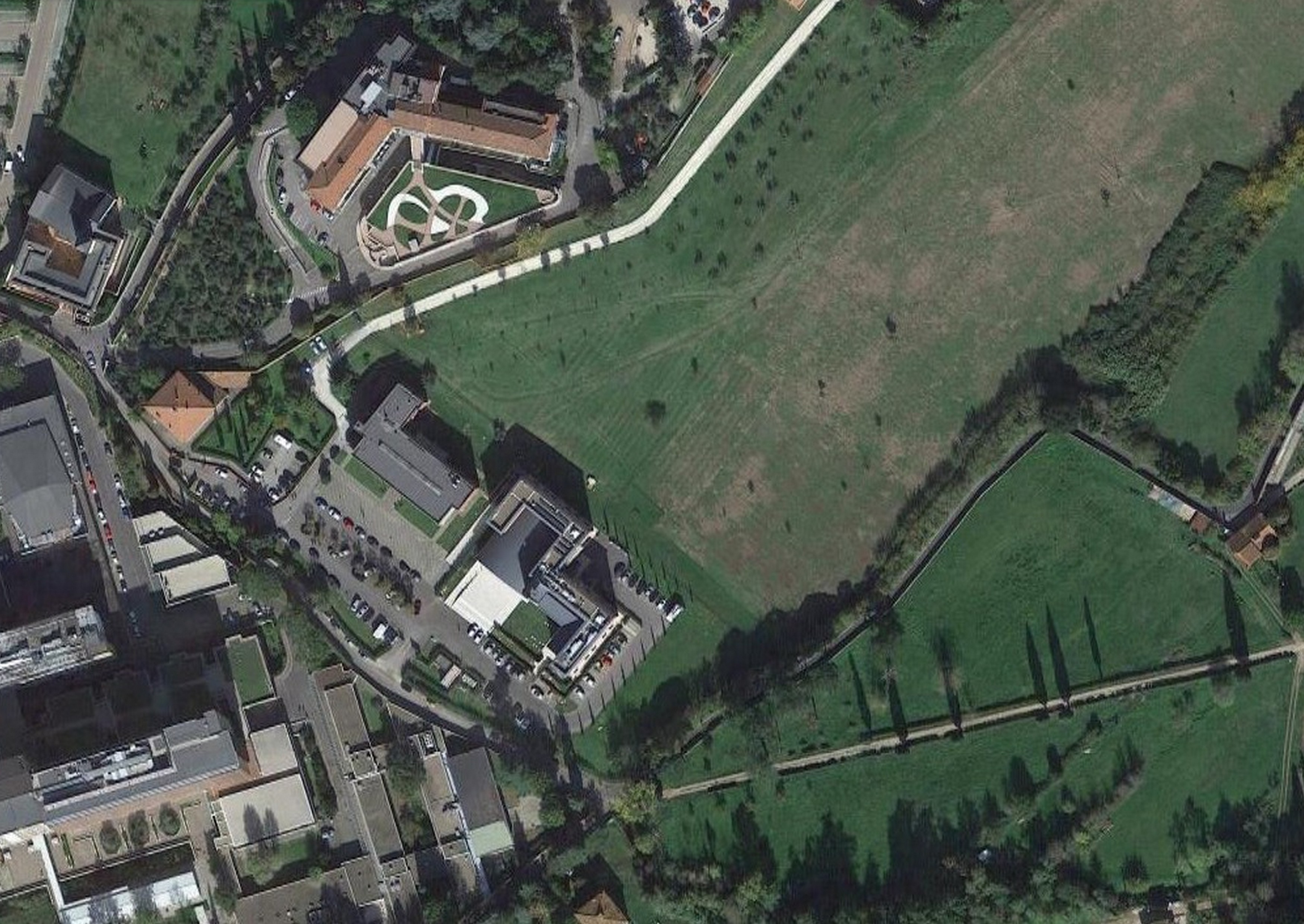 Edificio polivalente ricettivo e direzionale
