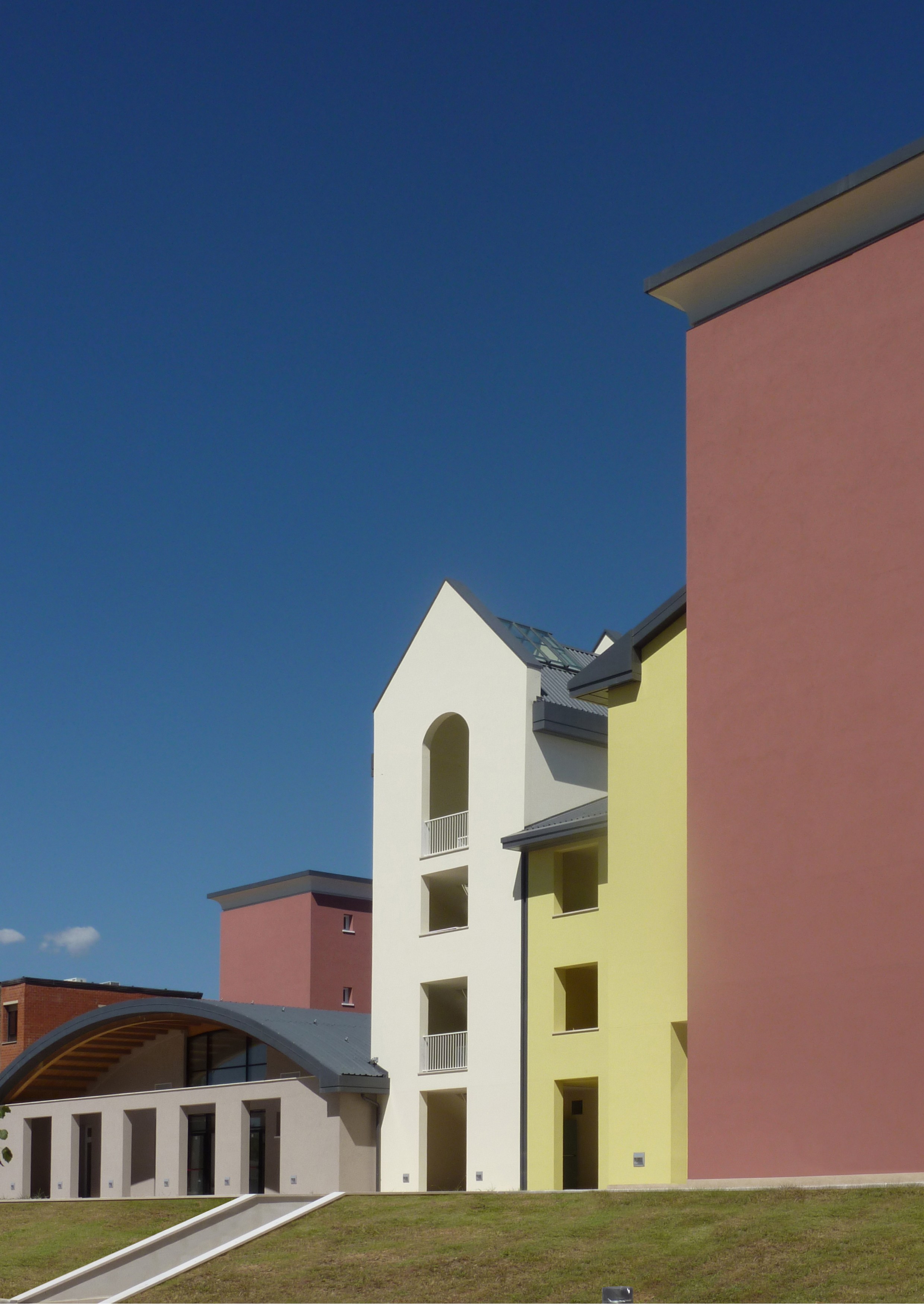Edificio polivalente ricettivo e direzionale
