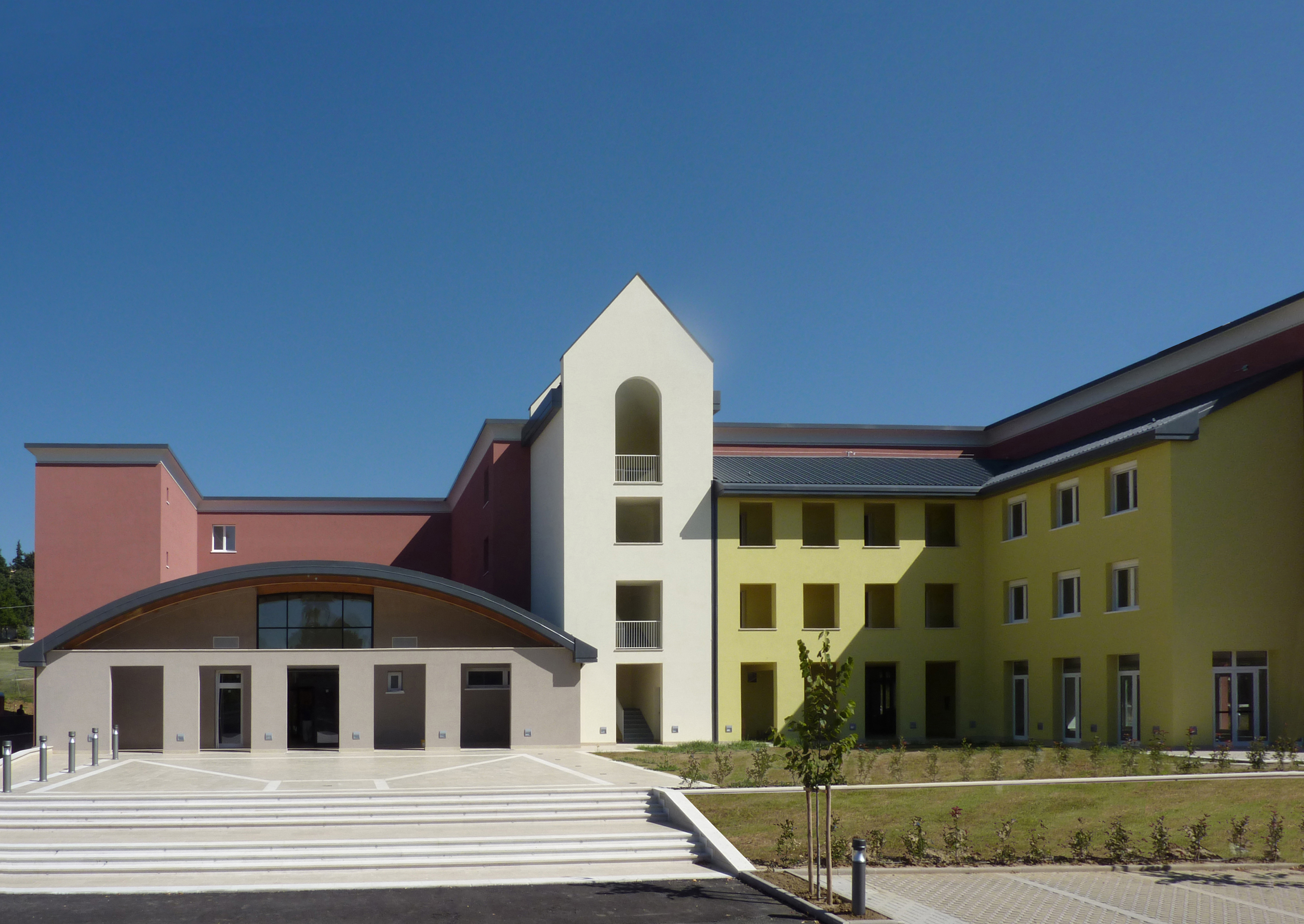 Edificio polivalente ricettivo e direzionale