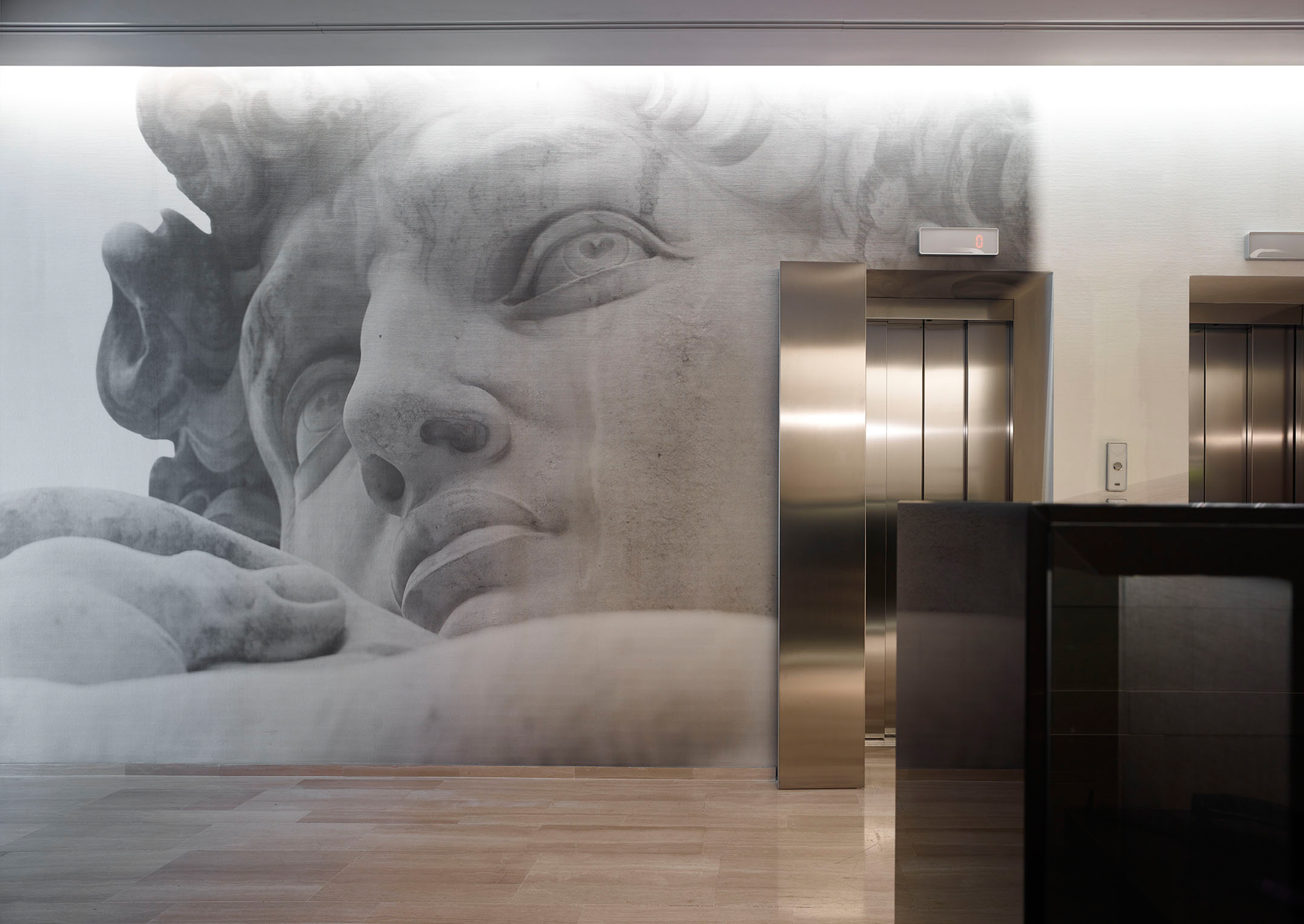 Hotel Glance