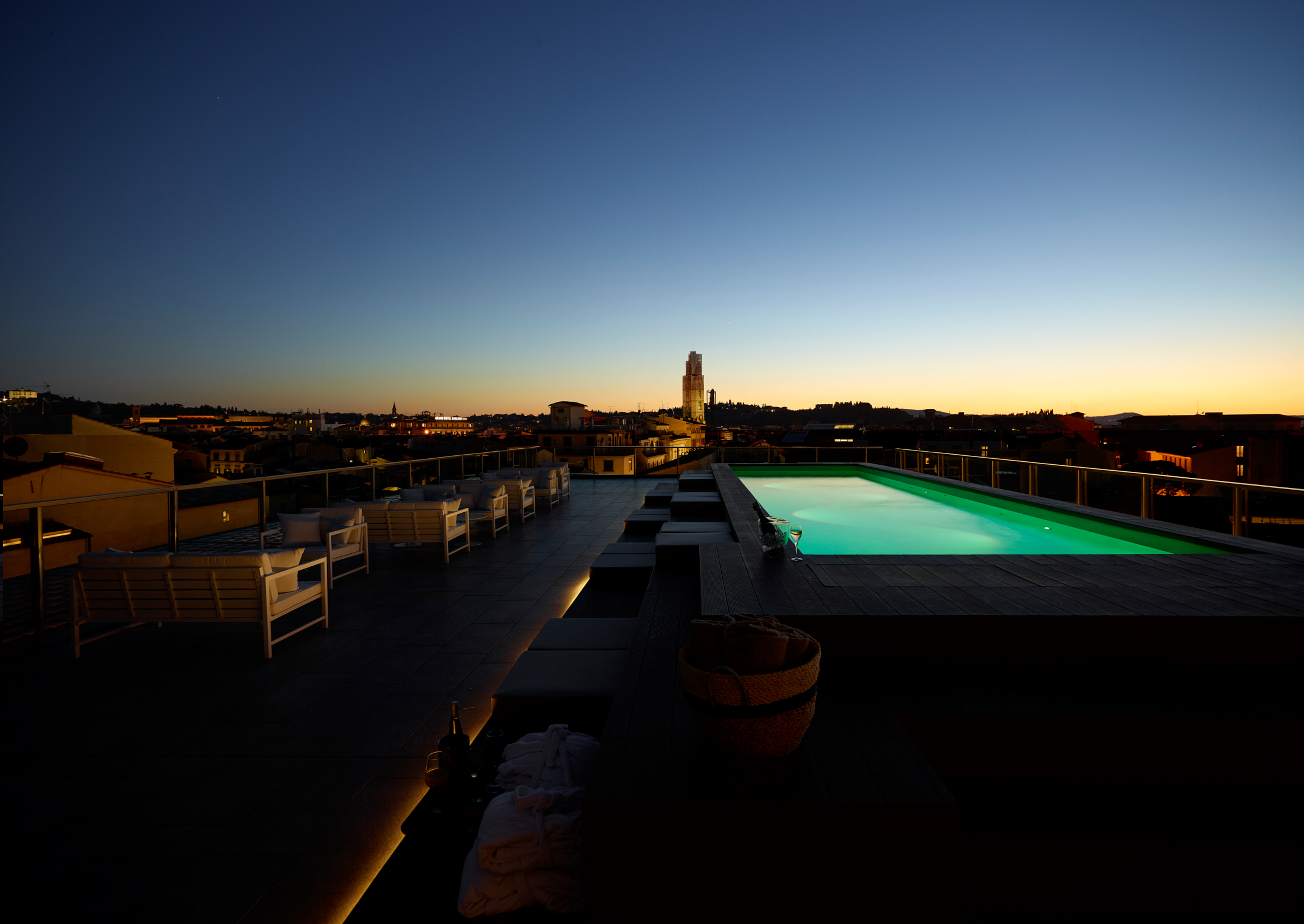 Hotel Glance