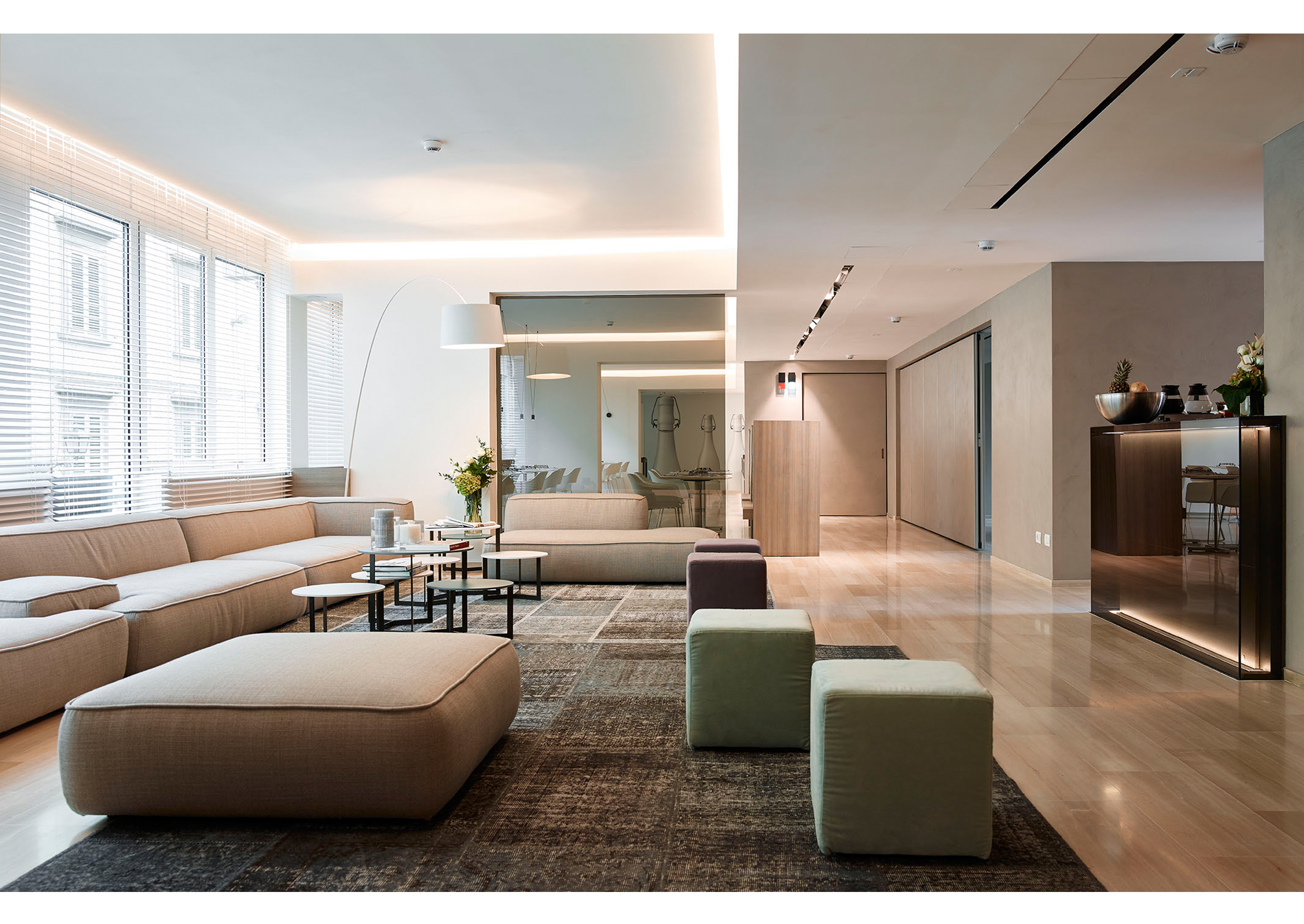 Hotel Glance