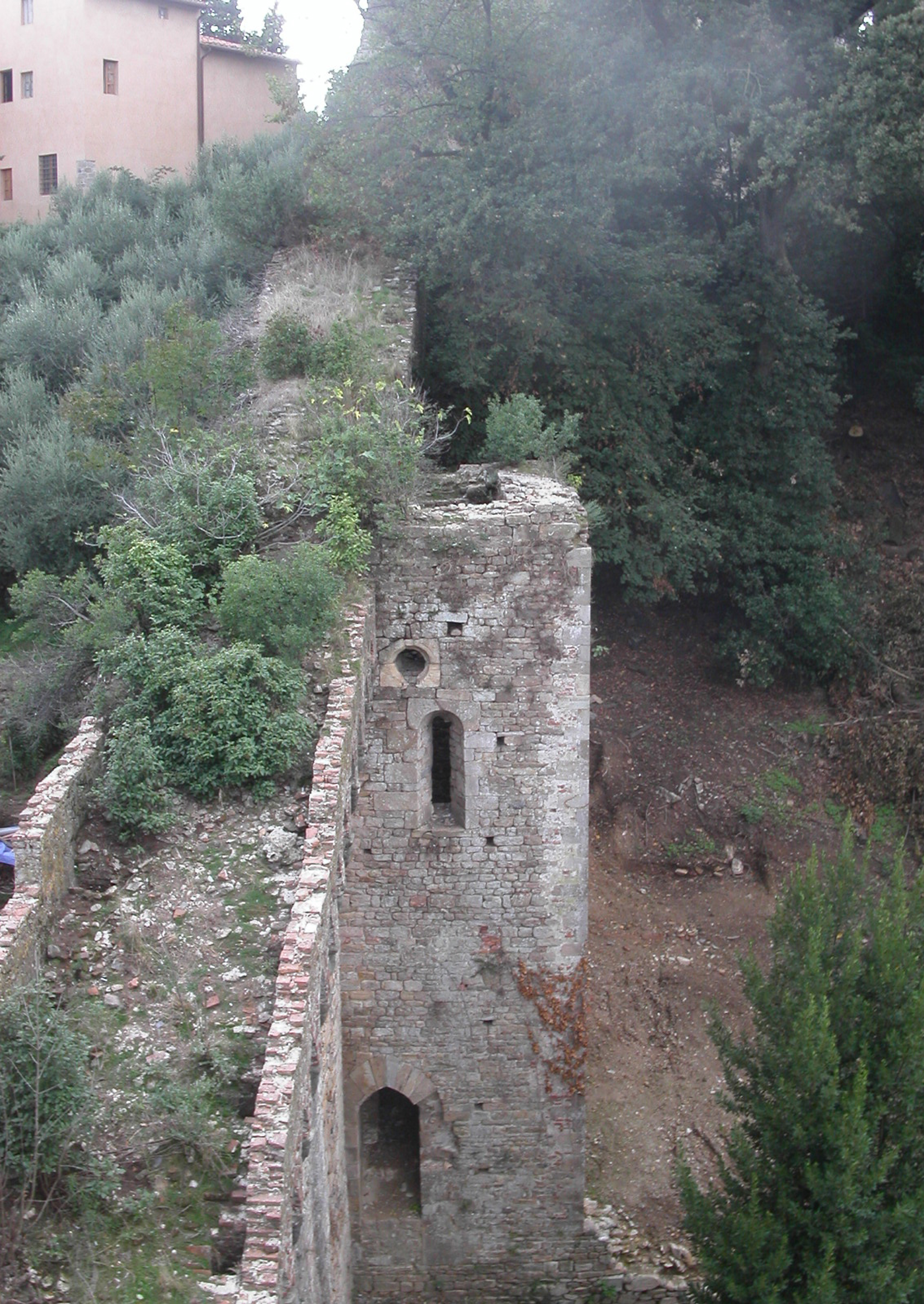 Torre e camminamento del Soccorso del complesso della Rocca del Brunelleschi