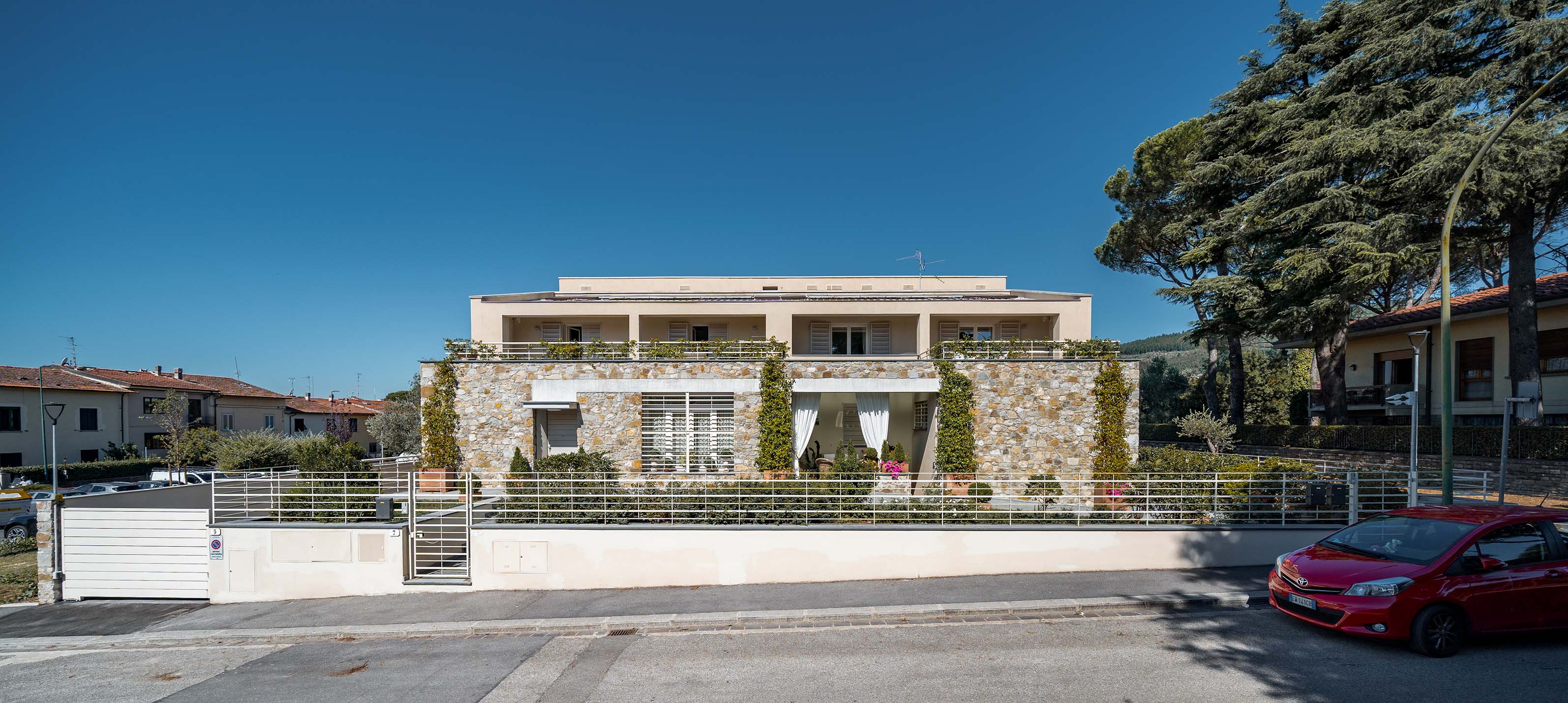 Casa per Tre Dame
