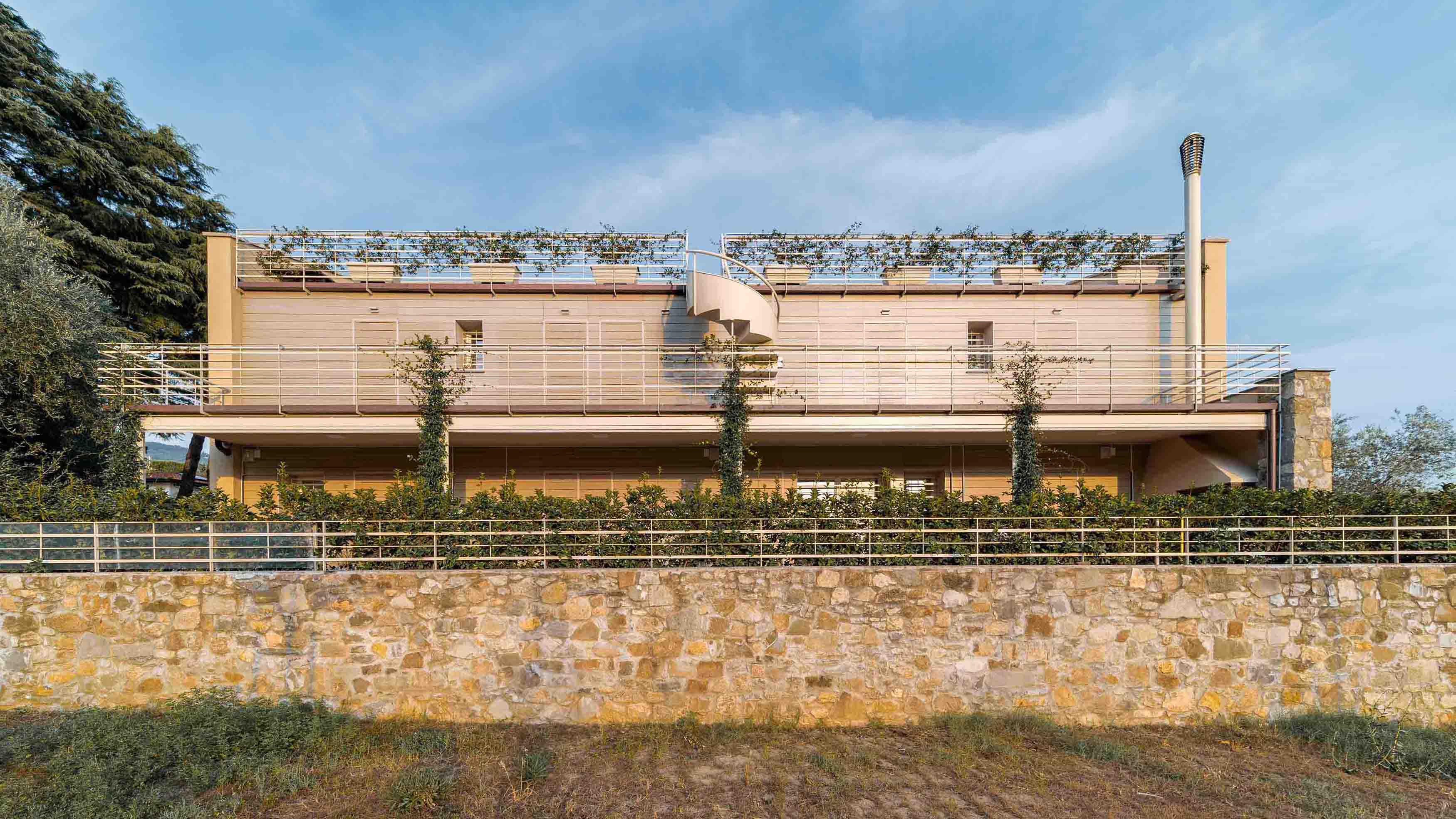 Casa per Tre Dame