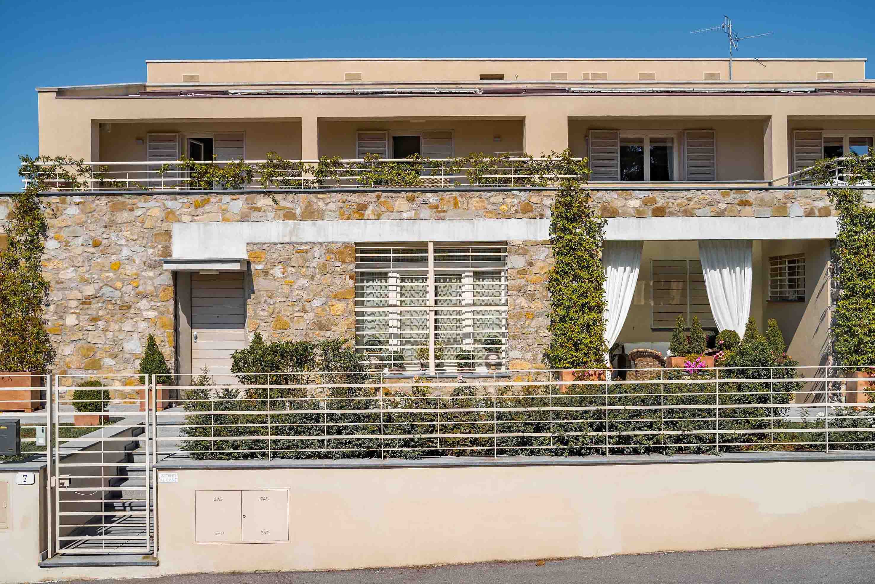 Casa per Tre Dame